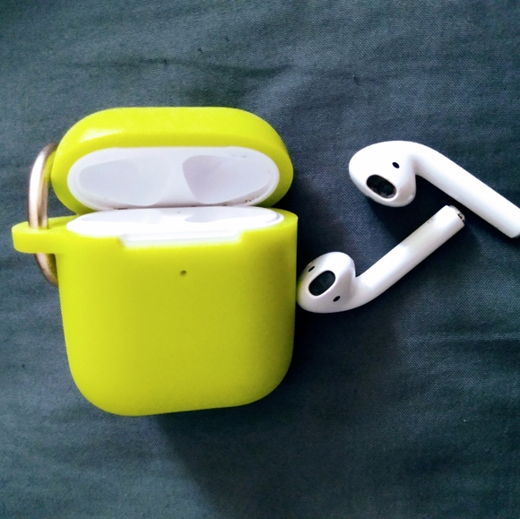 Airpods 2nd Gen - Picture 3 of 3